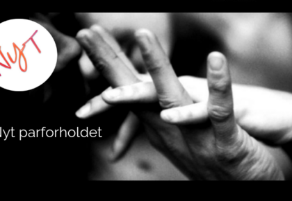 Bilde av to hender flettet inn i hverandre